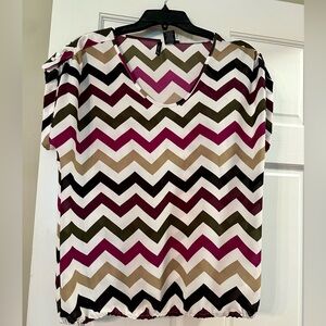 New directions brown, burgundy & tan chevron ladies blouse. Medium.Short sleeves